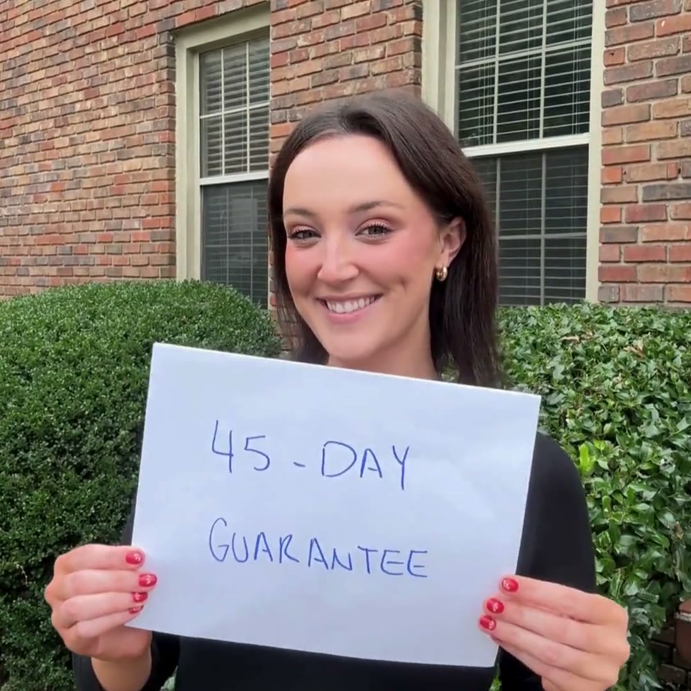 Woman holding a handwritten 45-day guarantee sign